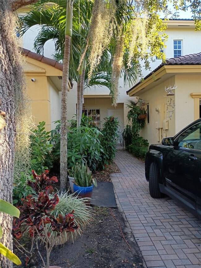 Building Photo - 13274 SW 142nd Terrace