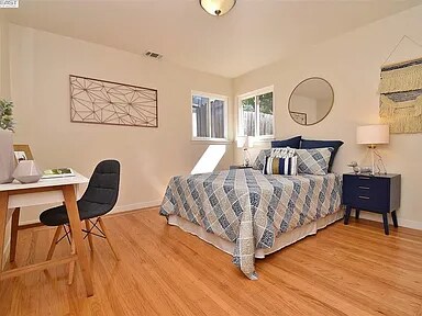 Foto del edificio - 18412 Crest Ave