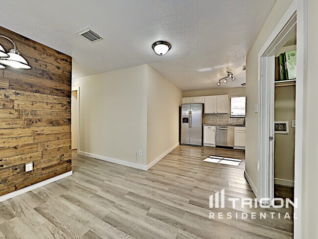 Foto del edificio - 1824 Old Creek Dr