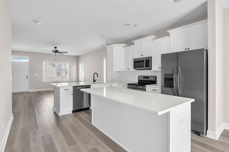 Building Photo - 1606 Grey Cliff Run