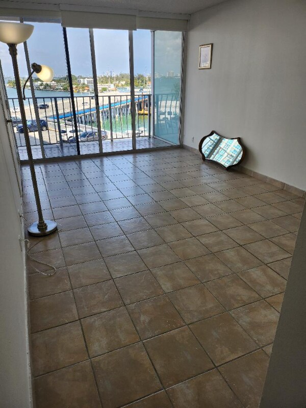 Foto del edificio - 7601 E Treasure Dr