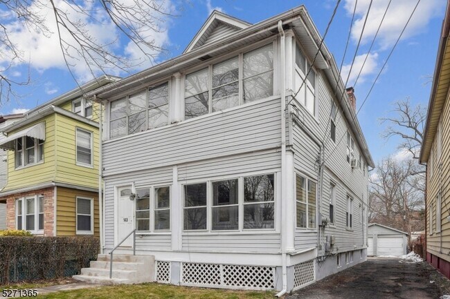 Building Photo - 143 Willowdale Ave