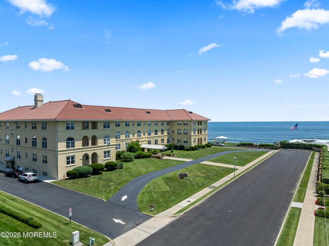 Foto del edificio - 1 Roseld Ave