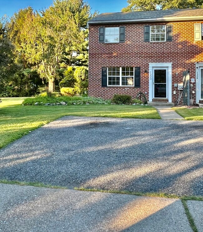 2 off street parking spots - 1300 Arch St