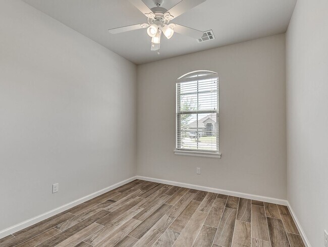 Building Photo - Beautiful 4 bed 2 bath in Moore!