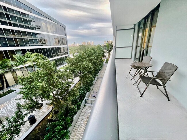 Foto del edificio - 2960 NE 207th St