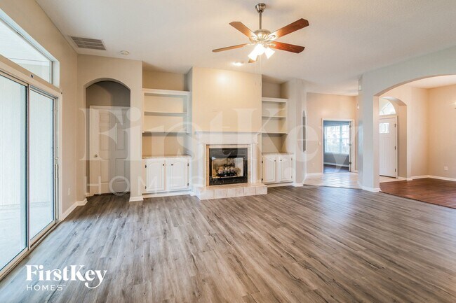 Foto del edificio - 528 Millhouse Ln