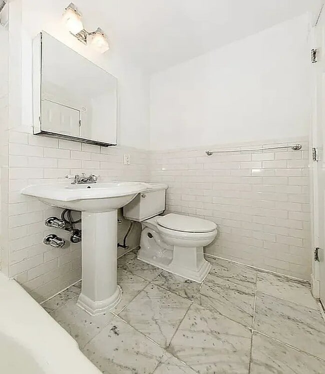 Foto del edificio - 324 E 14th St