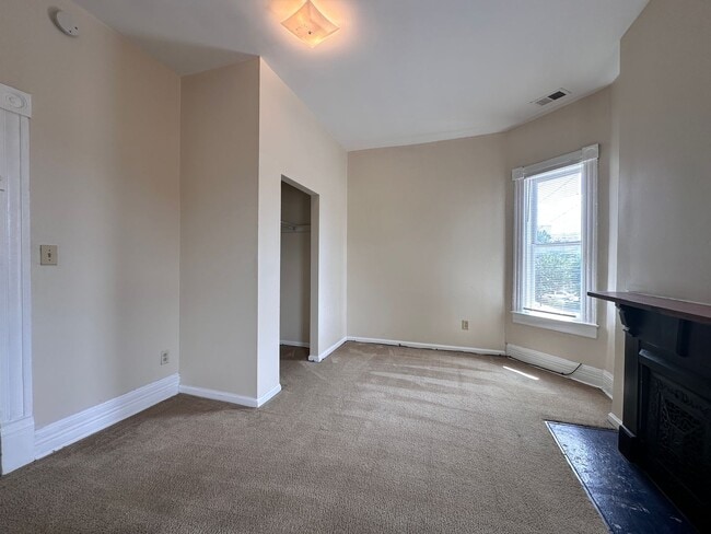 Building Photo - AKS390