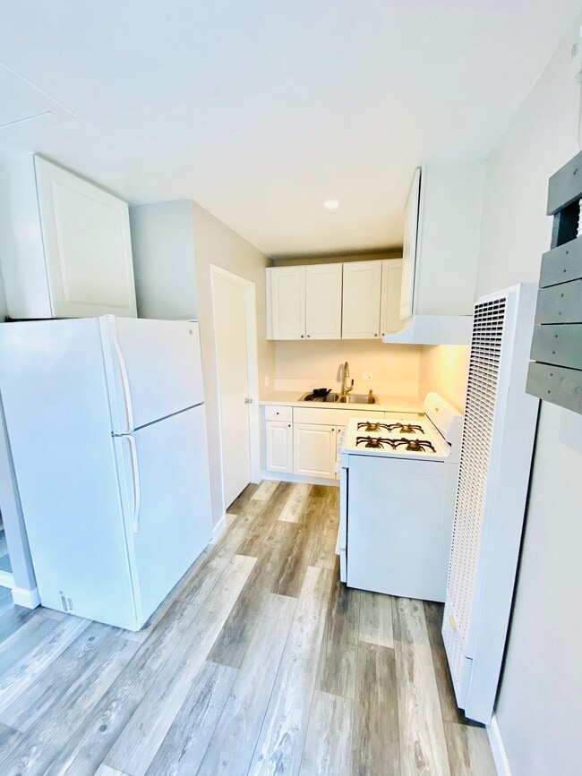 Building Photo - 407 W Granada Ct
