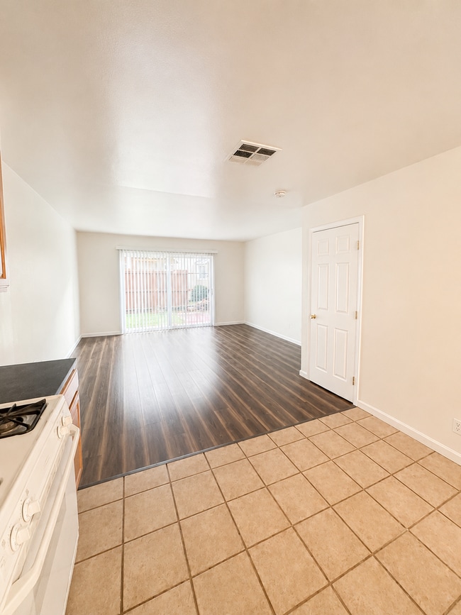 Building Photo - 1112 Evelyn Ln