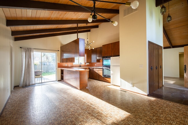 Building Photo - 531 McKinley Ave