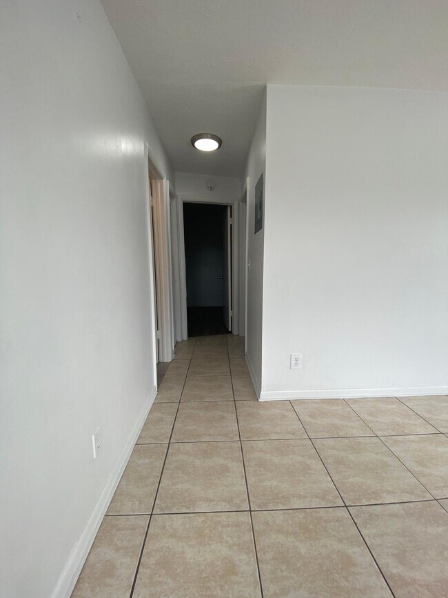 Foto del edificio - 1172 W 34th St