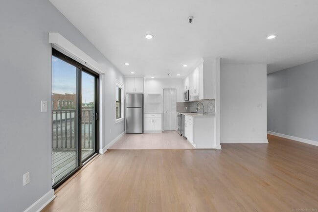 Building Photo - 32 Haviland St