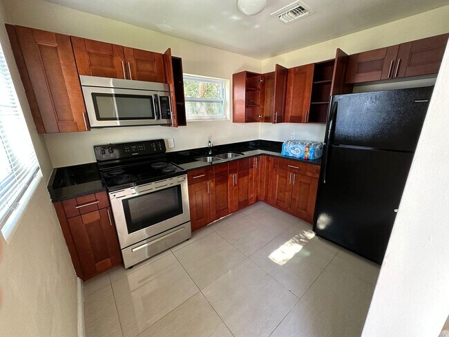 Building Photo - 928 Flamingo Dr