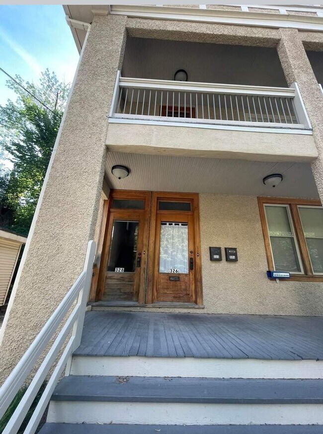 Foto del edificio - 326-328 S. 9th St.