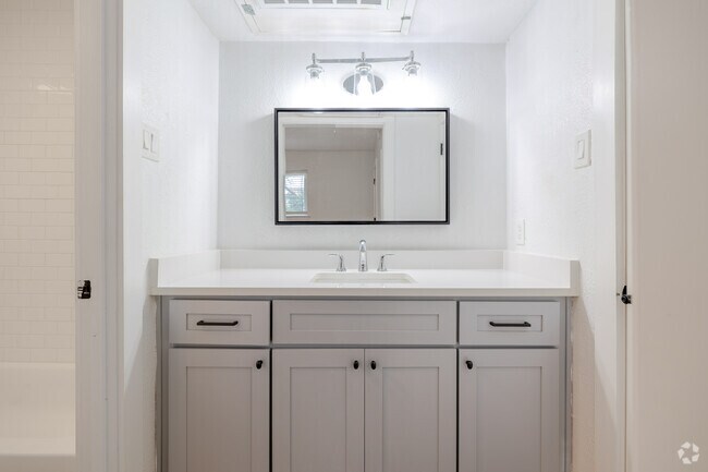 1 habitación, 1 baño - 600 pies cuadrados - Baño - The Prescott