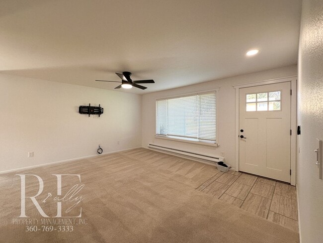 Building Photo - A Warm & Welcoming Rambler in the Heart of Central Kitsap