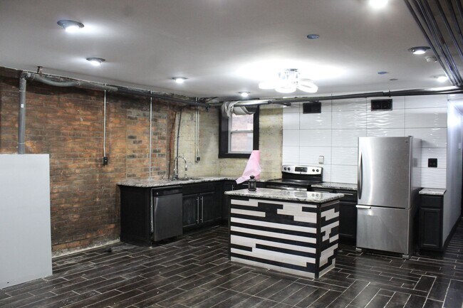 Foto del edificio - 2 BEDROOM LOCATED IN THE HEART OF THE ART ...