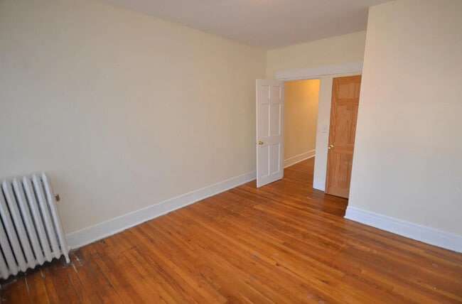 Building Photo - 245 Kelton St