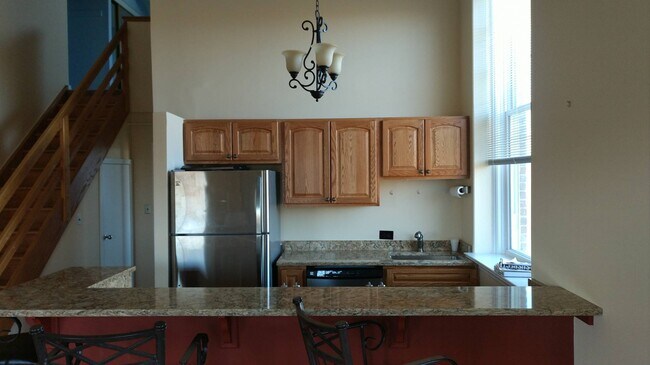 Building Photo - 6104 Villa at the Woods