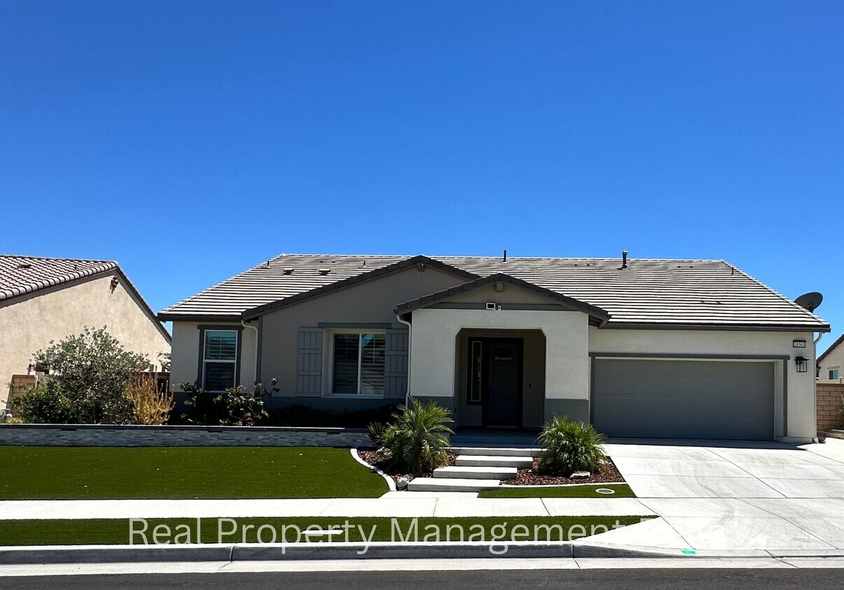 Primary Photo - Gorgeous 3-Bedroom Single-Story Home with ...