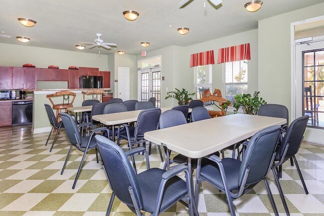 COMMUNITY ROOM - Las Brisas Manor Apartments
