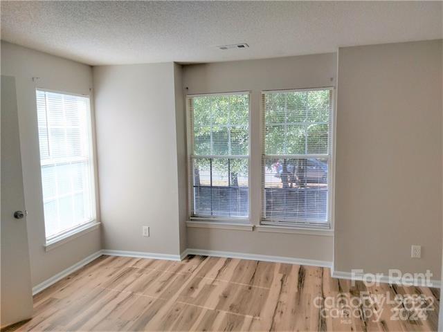 Foto del edificio - 9607 Vinca Cir