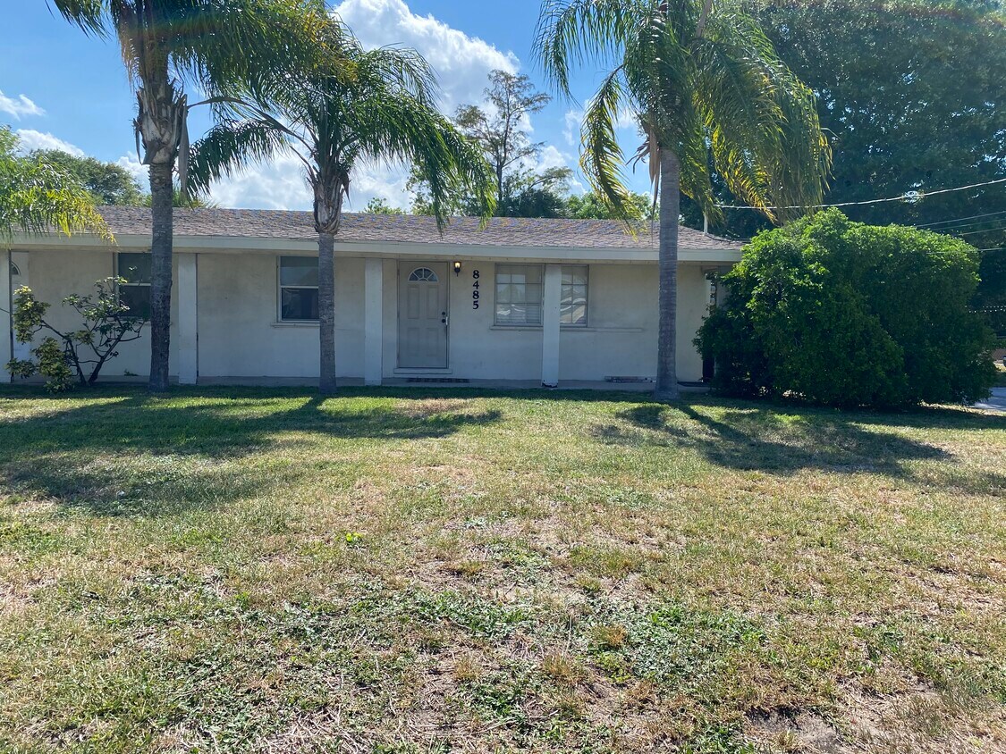 Foto principal - 8485 Sunset Dr