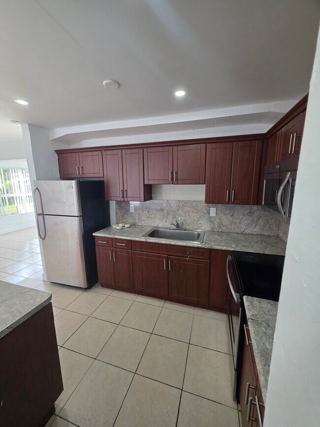 Foto del edificio - 681 SW 29th Ter