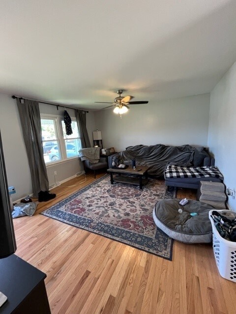 Livingroom - 17823 Woodvale Ct