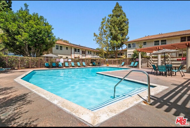 Foto del edificio - 5882 Bowcroft St