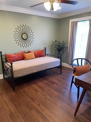 Foto del edificio - 7911 Meadow Park Dr