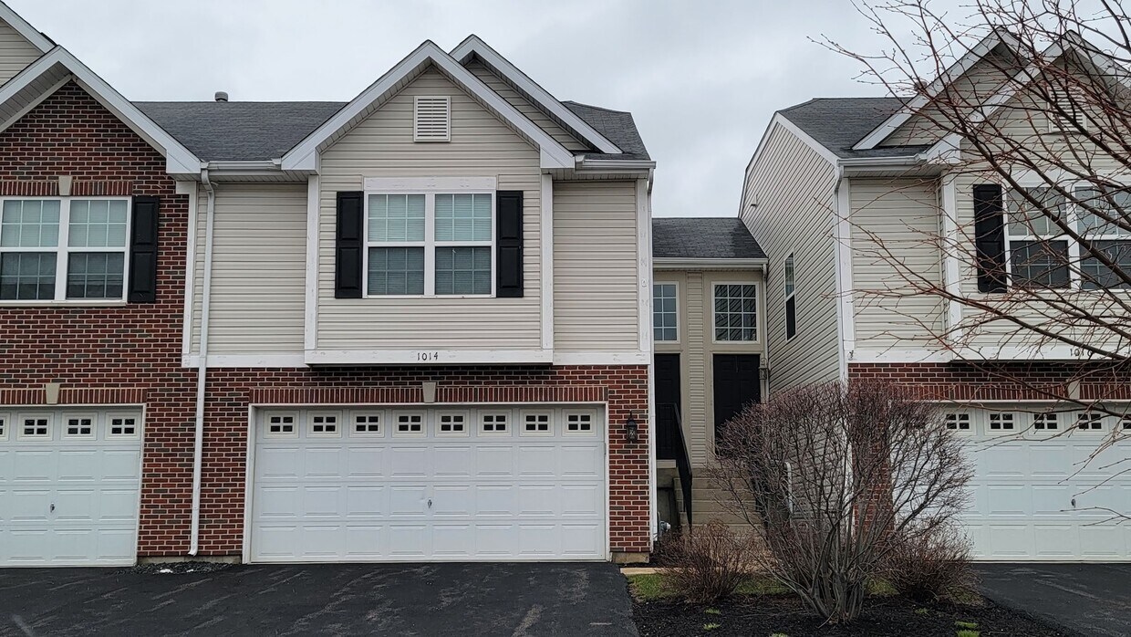 10121070 Turin Townhomes for Rent Hampshire, IL