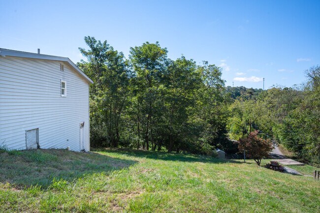 Foto del edificio - Updated 2 bedroom 1 bath in Fairlawn VA