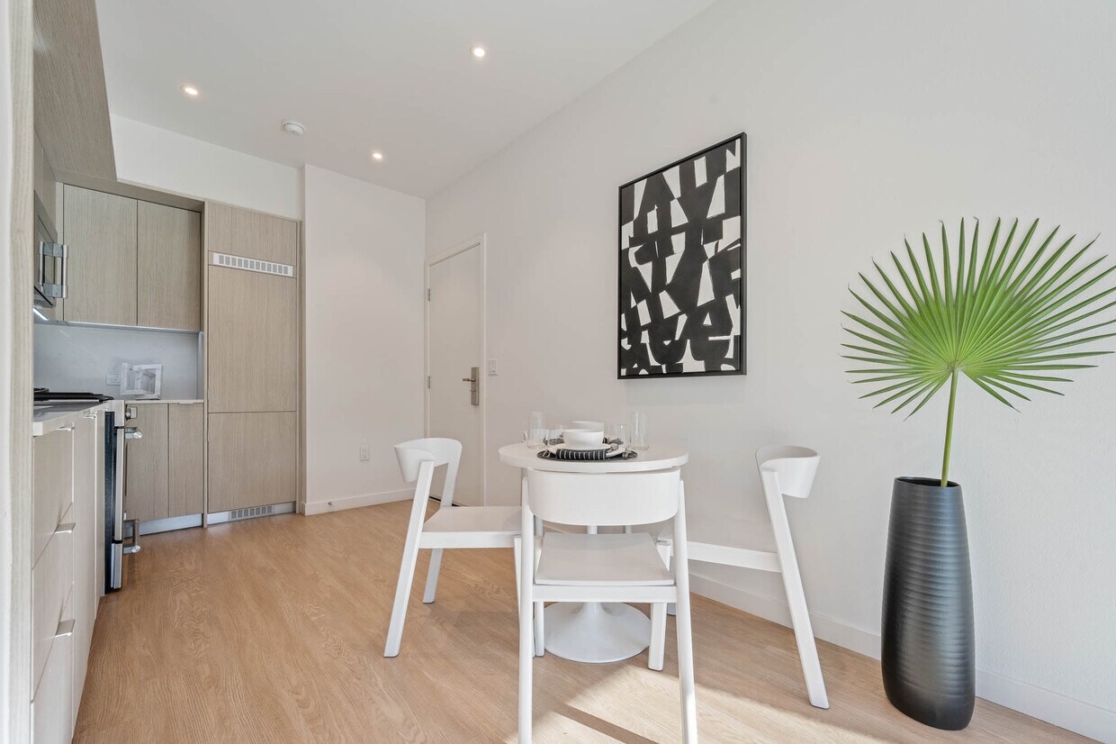 Foto principal - 8820 Belford Ave