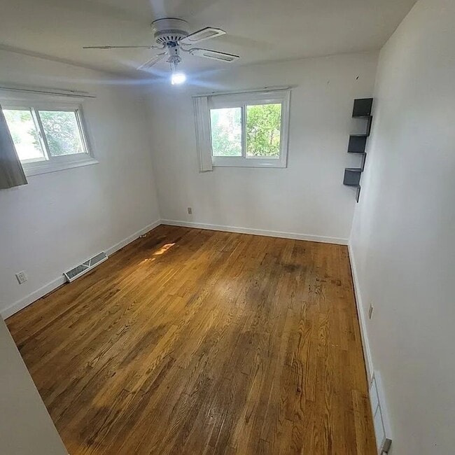 Building Photo - 1403/1405 Daley Avenue