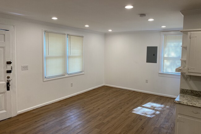 Foto del edificio - 1414 Emory Rd NE