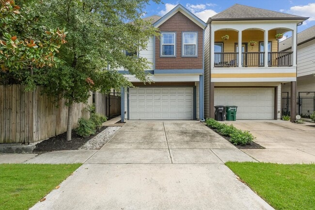 Exquisite 2-Story Home in a Prime Location... - Exquisite 2-Story Home in a Prime Location...