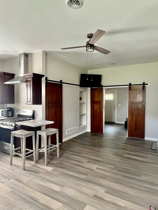 Building Photo - 5570 Dogwood Ln