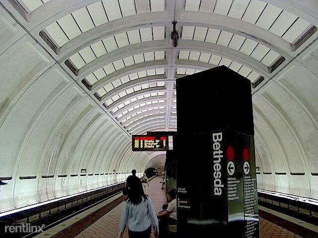 Foto del edificio - Studio, 1 bath  - 4242 East West Hwy Apt 904