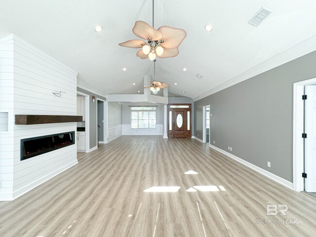 Building Photo - 521 Wedgewood Dr