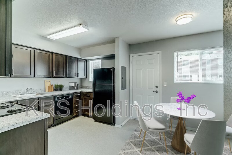 Primary Photo - 841 41st St