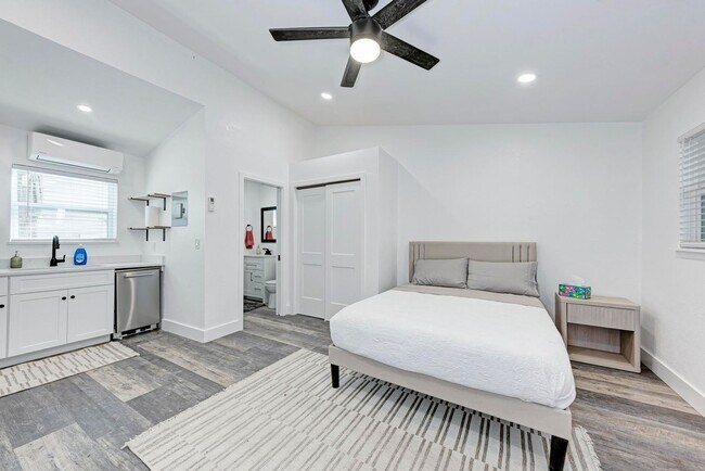 Foto del edificio - For Lease – Fully Furnished Studio Near UT
