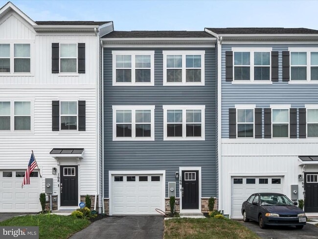 Building Photo - 166 Munsee Cir