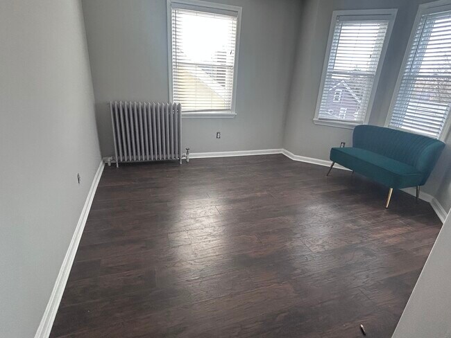 Building Photo - 196 Sherman St