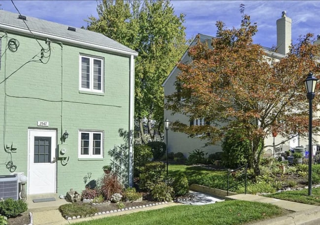 Foto del edificio - 2547 Holman Ave
