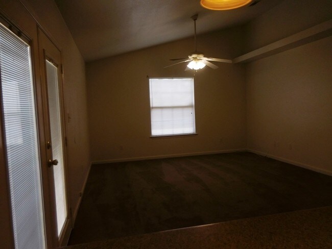 Building Photo - 943 Balkin Rd