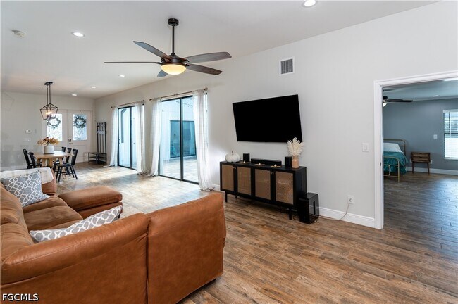 Foto del edificio - 10600 McGregor Blvd