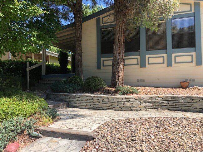 Building Photo - Heritage Ranch 3 Bedroom 2 Bathroom Home A...